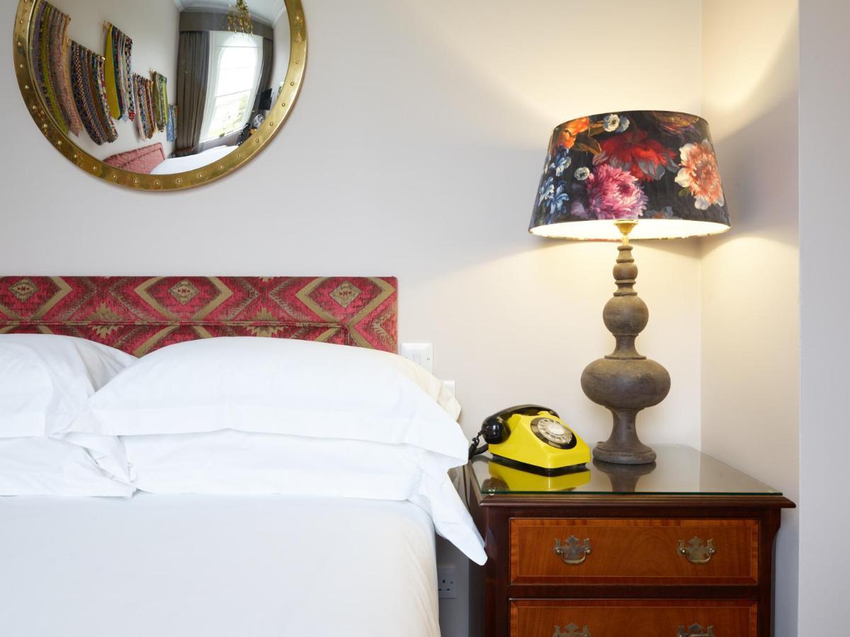 The Bird, Bath Hotel Екстериор снимка