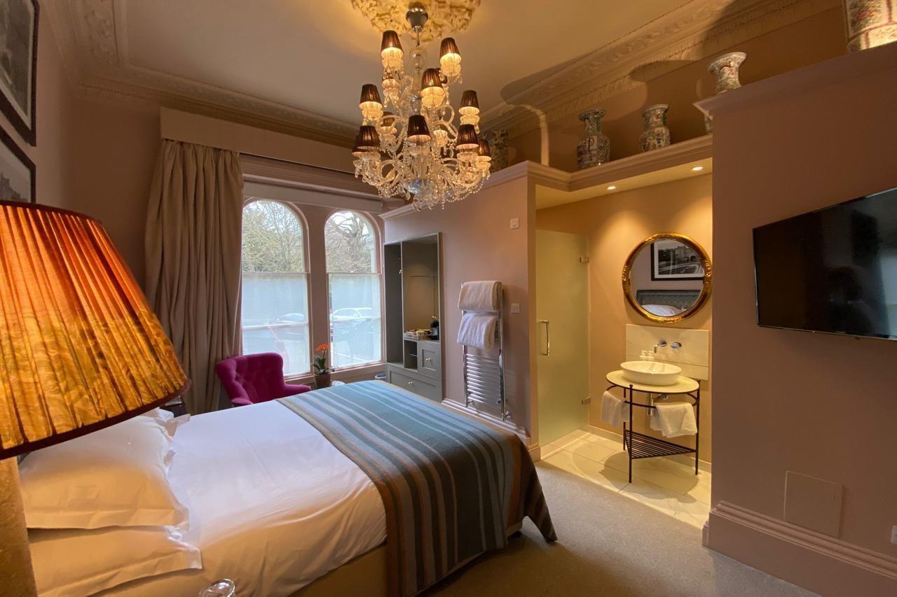 The Bird, Bath Hotel Екстериор снимка
