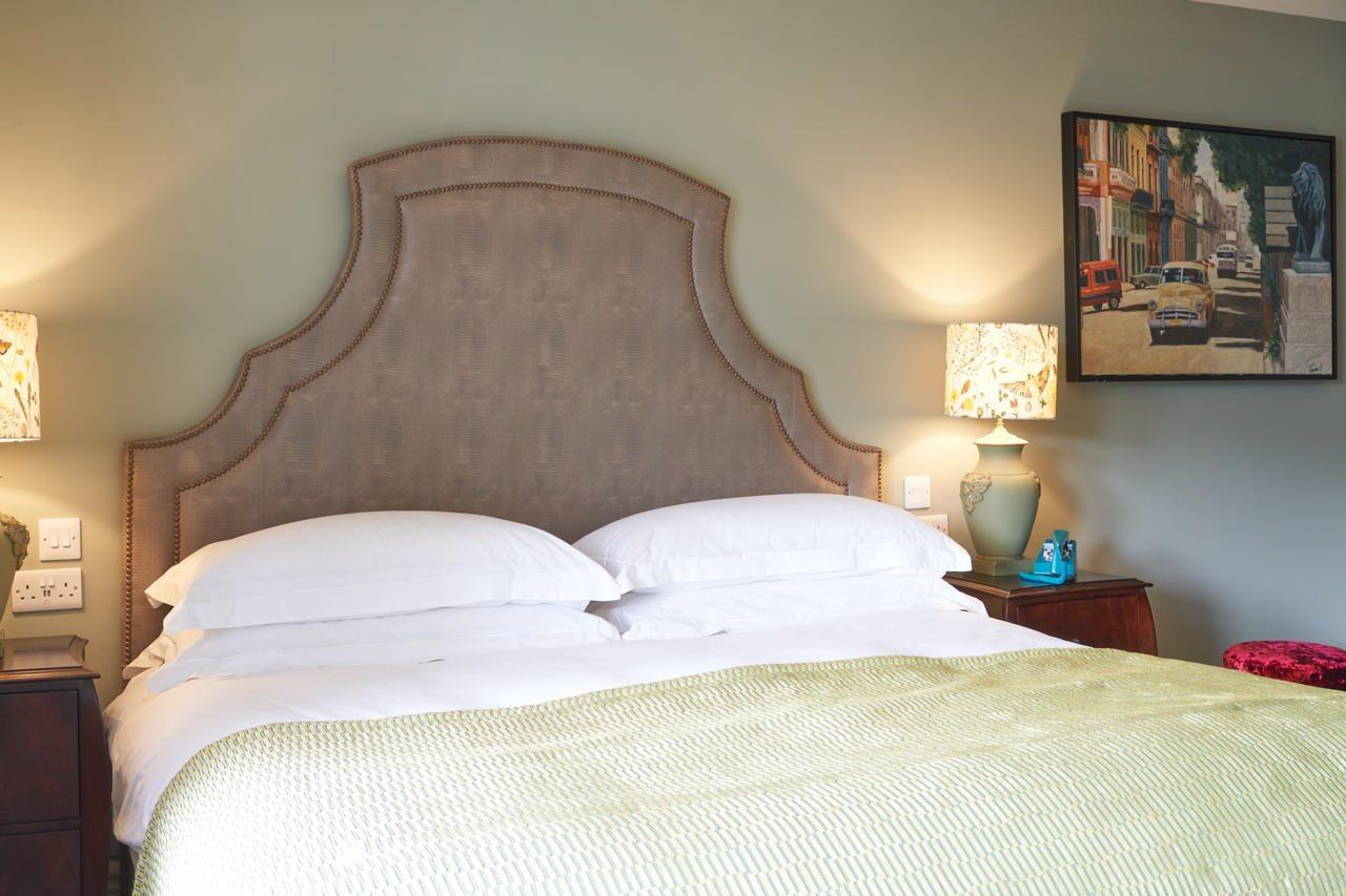 The Bird, Bath Hotel Екстериор снимка